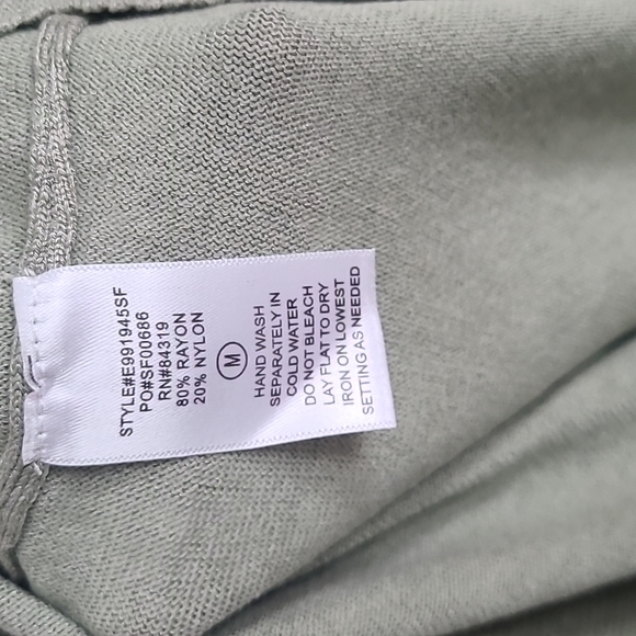 NWT Long Green Tunic Sweater - Picture 3 of 4